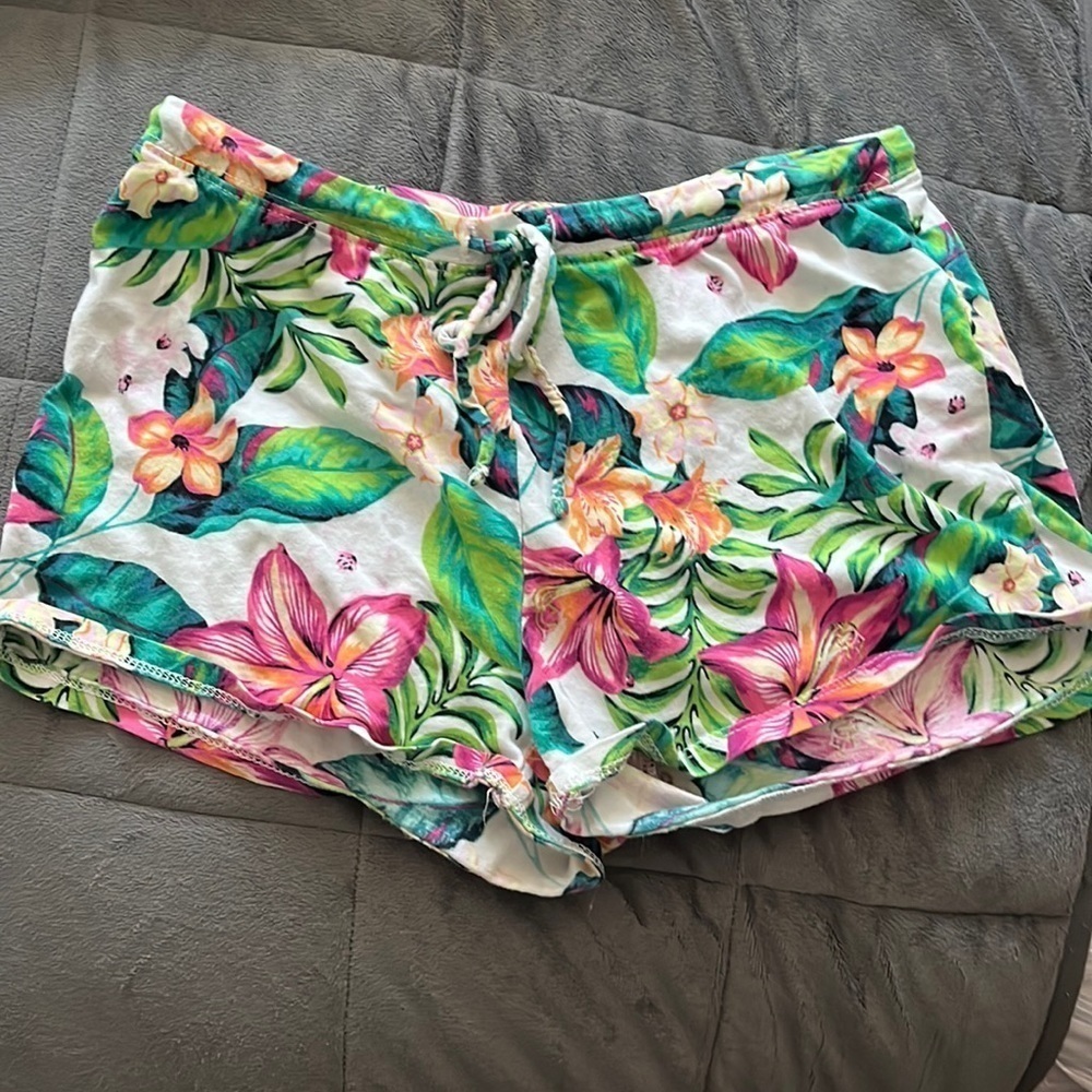 “Tommy Bahama” Floral sleepwear shorts size XS”
